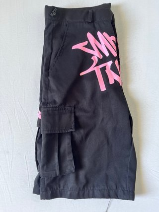 Shorts Minus Two neri con stampa rosa