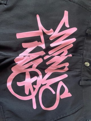 Shorts Minus Two neri con stampa rosa