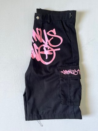 Shorts Minus Two neri con stampa rosa