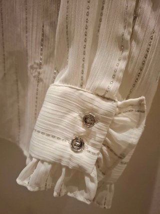 Blusa Zara con volantes y brillos