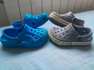 Crocs Niños Azul y Gris tallas 7 y 8