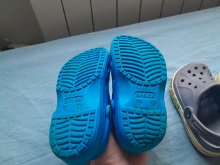 Crocs Niños Azul y Gris tallas 7 y 8