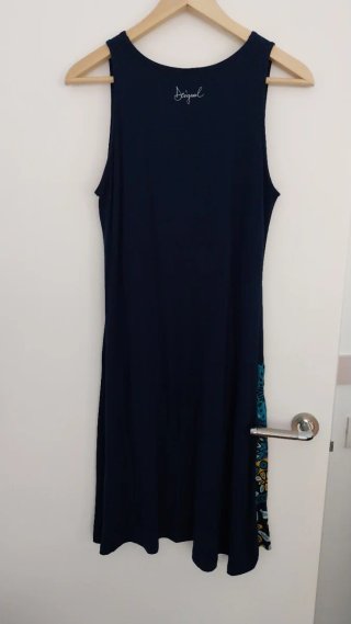 Vestido azul con estampado floral de punto