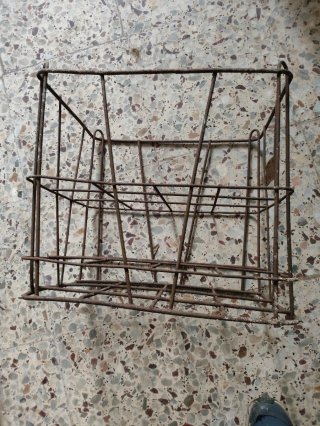 Botellero antiguo metálico