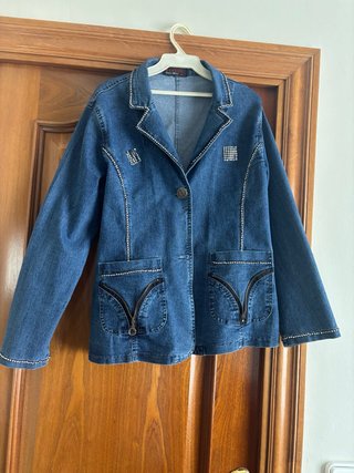 Chaqueta tejana con pedrería