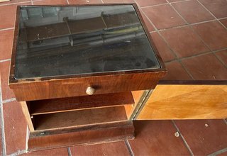 Mesitas de noche de madera antiguas. Artdeco