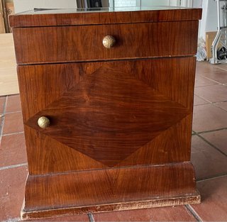 Mesitas de noche de madera antiguas. Artdeco