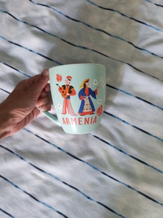 Taza de cerámica traída de Armenia. Sin usar