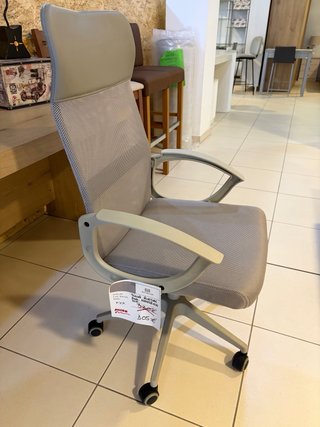 Sedia da ufficio ergonomica grigia e bianca