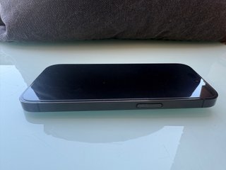 iPhone 14 Pro + 2 Cargadores Apple + carcasa