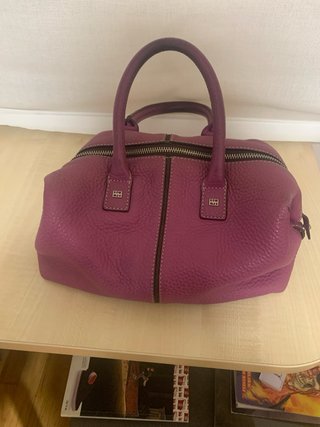Bolso de piel con textura de Gloria Ortiz
