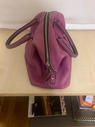 Bolso de piel con textura de Gloria Ortiz