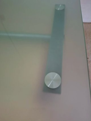 Mesa de cristal profesional en perfecto estado.
