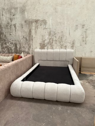 Base de cama con cabecero