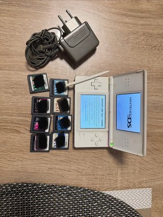 Nintendo DS Blanca + Cargador y Juegos