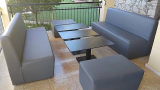 Sofás, puffs y mesas de terraza gris