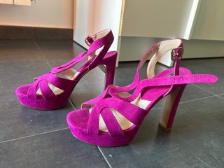Zapatos de tacón fucsia