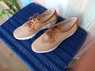 Zapatos Pitillos Beige/Marrón Talla 38