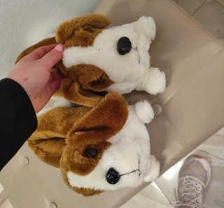 Zapatillas peluche perro marrones y blancas