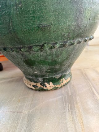 Maceta antigua verde de terracota verde