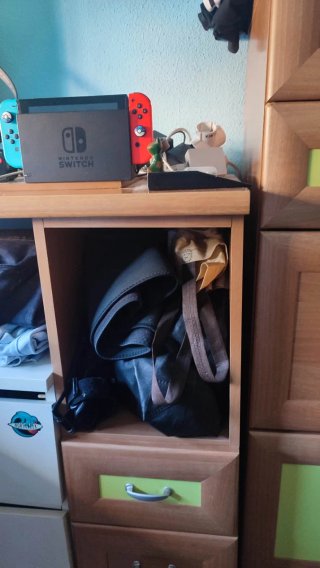 Muebles dormitorio infantil y mesa salón