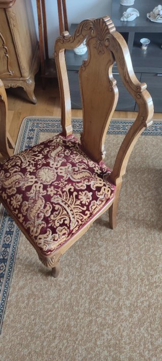 Mesa de comedor y aparador de madera