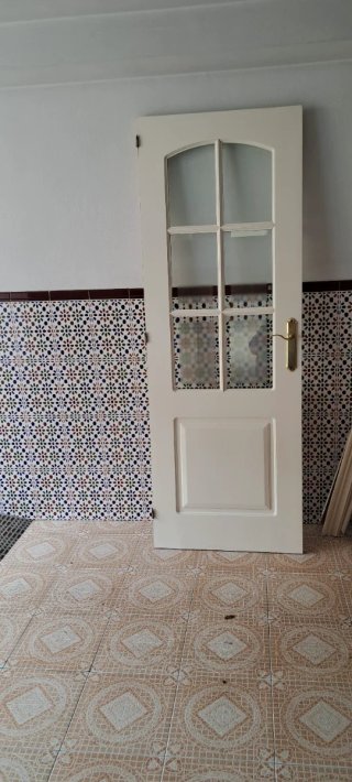 Puerta con premarco y tapajuntas, dm
