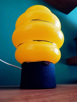 Lampada da tavolo gialla