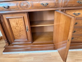REGALO  Mueble de comedor clásico madera