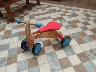 Triciclo de madera para niños