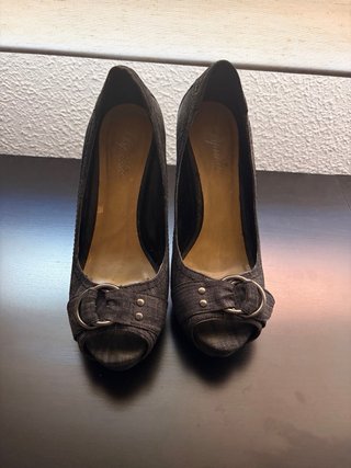 Zapatos de tacón peep toe con hebilla de jeans