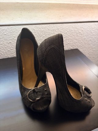 Zapatos de tacón peep toe con hebilla de jeans