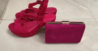 Conjunto bolso y sandalias fucsia