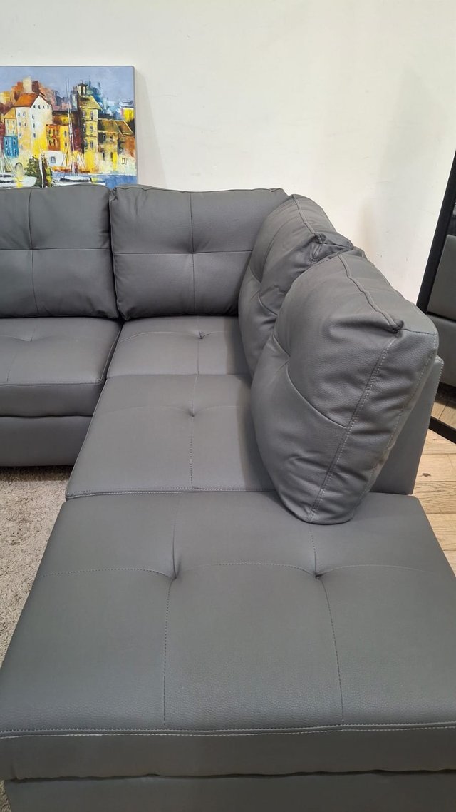 Sofá Chaise Longue Rinconera + Puf Polipiel Gris
