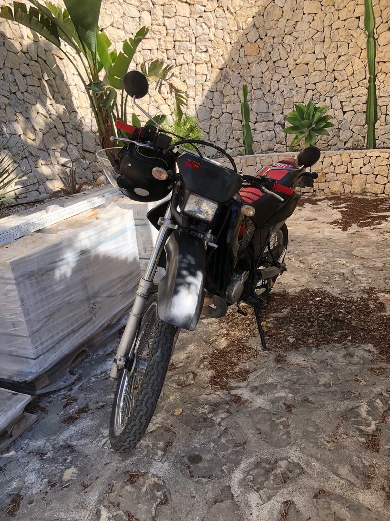 Yamaha DT125RE Enduro Negra/Roja