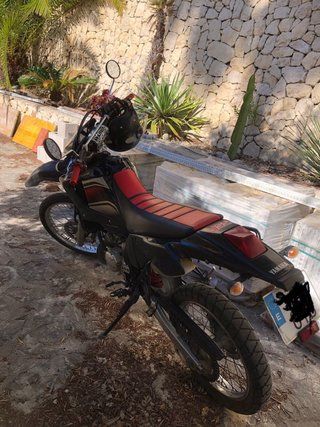 Yamaha DT125RE Enduro Negra/Roja