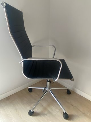 Silla de oficina ergonómica piel negra