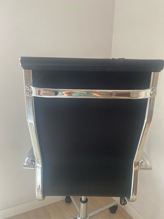 Silla de oficina ergonómica piel negra