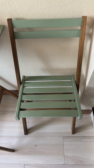 Conjunto mesa y 2 silla(1 rota)terraza/balcón