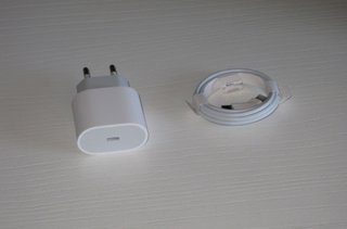 Cargador Apple iPhone USB-C 20W Original
