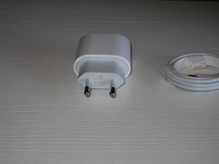 Cargador Apple iPhone USB-C 20W Original