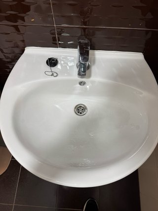 Lavabo y bidé de porcelana nuevos