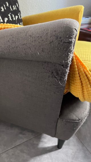 Butaca orejera Ikea gris y  amarilla
