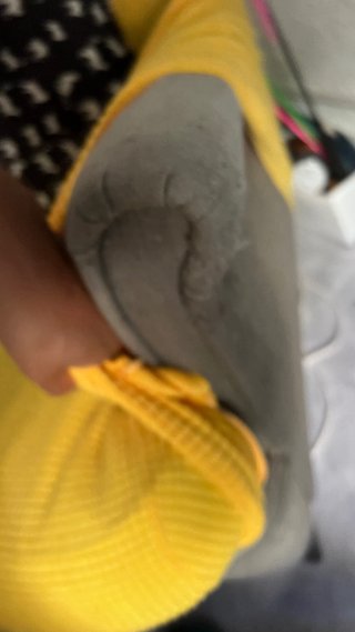 Butaca orejera Ikea gris y  amarilla