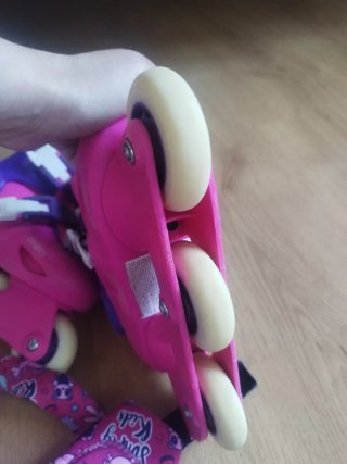 Patines y protecciones infantiles rosas