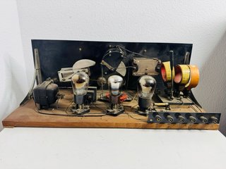 Radio antigua válvulas cofre 1920