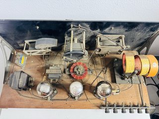 Radio antigua válvulas cofre 1920