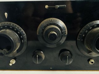 Radio antigua válvulas cofre 1920