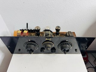Radio antigua válvulas cofre 1920