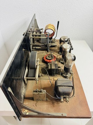 Radio antigua válvulas cofre 1920